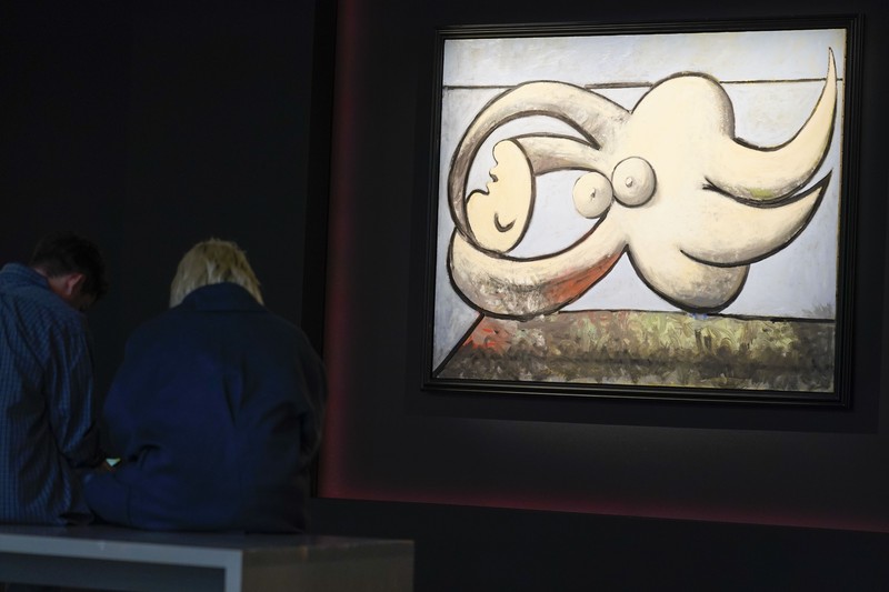 Lukisan tahun 1932 karya kekasihnya Pablo Picasso, berjudul Potret Marie-Thérèse Walter. Rumah lelang mengharapkan untuk menjual lebih dari $60 juta selama penjualan seni musim semi mendatang. (REUTERS/SHANNON STAPLETON)