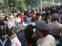 Heboh! Antusias Warga di Penukaran Tiket Allo Bank Festival
