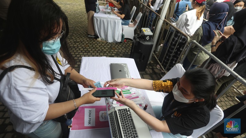 Penukaran tiket Allo Bank Festival di Istora Senayan, Jakarta, Kamis (19/5/2022). (CNBC Indonesia/Andrean Kristianto) Penukaran tiket Allo Bank Festival di Istora Senayan, Jakarta, Kamis (19/5/2022). (CNBC Indonesia/Andrean Kristianto)