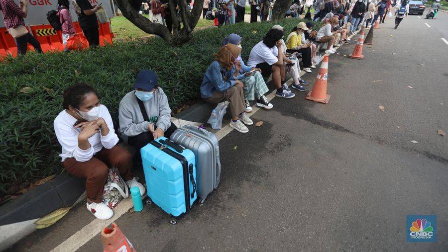 Penukaran tiket Allo Bank Festival di Istora Senayan, Jakarta, Kamis (19/5/2022). (CNBC Indonesia/Andrean Kristianto)