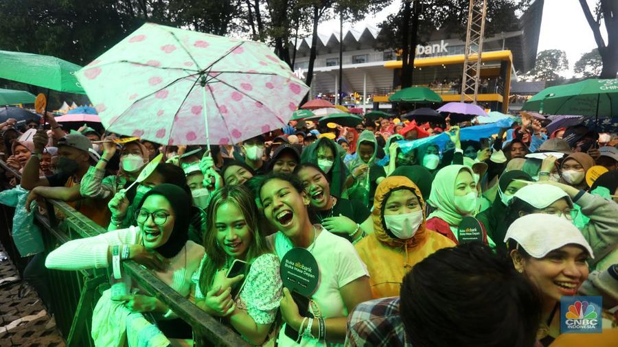 Antusias penonton Allo Bank Festival 2022 di Istora Senayan, Jakarta, Jumat (20/5/2022). (CNBC Indonesia/Andrean Kristianto)