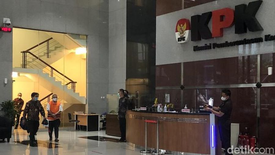 KPK menahan eks Dirjen Hortikultura Kementan Hasanuddin Ibrahim (HI). Hasanuddin telah ditetapkan sebagai tersangka di kasus dugaan korupsi pengadaan pupuk. (M Hanafi/detikcom)