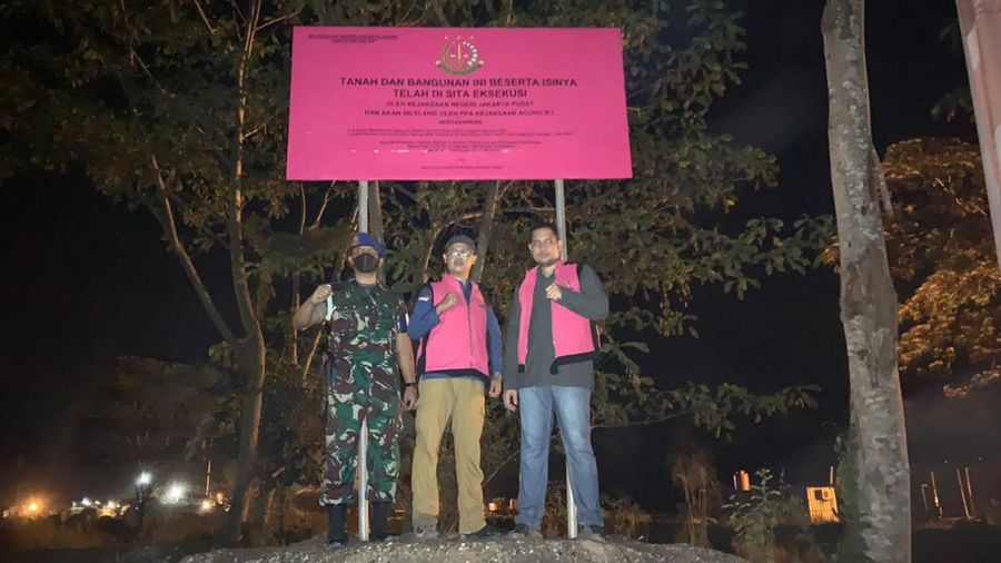 Pada Rabu 18 Mei 2022, Tim Jaksa Eksekutor Kejaksaan Negeri Jakarta Pusat bersama dengan Tim Pengendalian Eksekusi Direktorat Upaya Hukum Luar Biasa, Eksekusi dan Eksaminasi pada Jaksa Agung Muda Bidang Tindak Pidana Khusus (JAMPIDSUS) Kejaksaan Agung dan Tim Pusat Pemulihan Aset Kejaksaan Agung telah melakukan sita eksekusi terhadap aset milik Terpidana HERU HIDAYAT dalam Perkara Tindak Pidana Korupsi Pengelolaan Keuangan dan Dana Investasi oleh PT. Ist