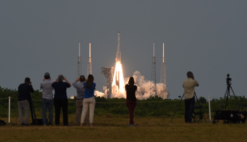 Kathy Lueders dari NASA bergabung dengan astronot Butch Wilmore, Mike Fincke dan Sunny Williams, yang diharapkan untuk terbang dalam misi Strarliner ketika mereka berbicara tentang peluncuran pesawat ruang angkasa Boeing CST-100 Starliner di Kennedy Space Center, di Cape Canaveral, Florida, AS 18 Mei 2022. (REUTERS/Steve Nesius) Kathy Lueders dari NASA bergabung dengan astronot Butch Wilmore, Mike Fincke dan Sunny Williams, yang diharapkan untuk terbang dalam misi Strarliner ketika mereka berbicara tentang peluncuran pesawat ruang angkasa Boeing CST-100 Starliner di Kennedy Space Center, di Cape Canaveral, Florida, AS 18 Mei 2022. (REUTERS/Steve Nesius)