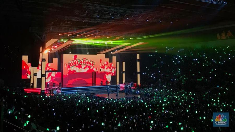 Suasana NCT Dream saat tampil di Allo Bank Festival 2022 di Istora Senayan, Jakarta, Jumat (20/5/2022). (CNBC Indonesia/Halimatus Sadiyah)