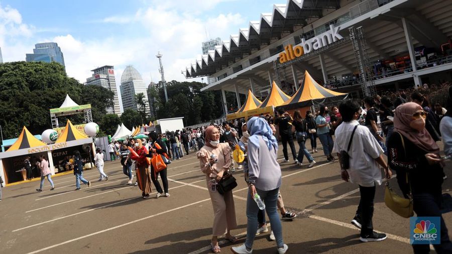 Allo Bank Festival 2022 sudah memasuki hari kedua. Antusias pengunjung festival ini sudah terasa sejak pagi hari, terutama para Reveluv, penggemar Red Velvet, Sabtu, (21/5/2022). (CNBC Indonesia/Andrean Kristianto)