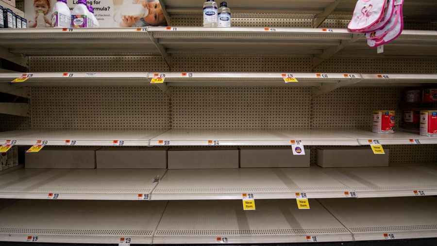Krisis susu formula di Washington, DC, Amerika Serikat. (AFP via Getty Images/BRENDAN SMIALOWSKI)