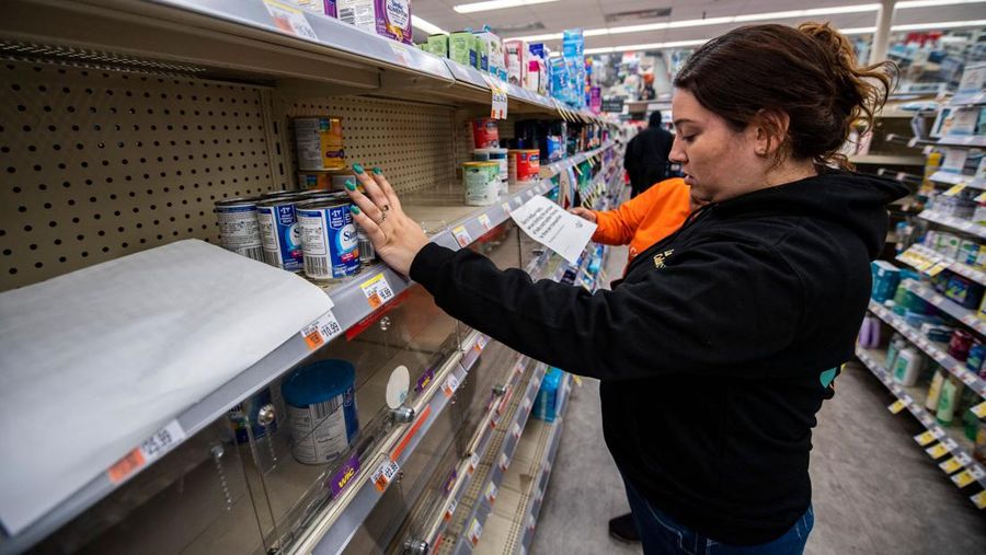 Krisis susu formula di Washington, DC, Amerika Serikat. (AFP via Getty Images/BRENDAN SMIALOWSKI)