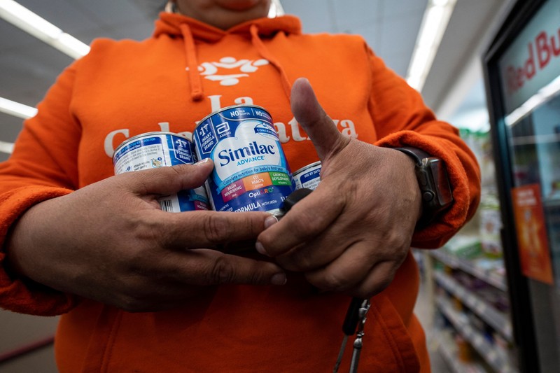 Krisis susu formula di Washington, DC, Amerika Serikat. (AFP via Getty Images/BRENDAN SMIALOWSKI) Krisis susu formula di Washington, DC, Amerika Serikat. (AFP via Getty Images/BRENDAN SMIALOWSKI)