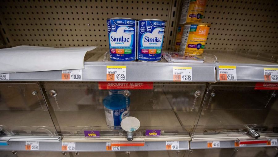 Krisis susu formula di Washington, DC, Amerika Serikat. (AFP via Getty Images/BRENDAN SMIALOWSKI)