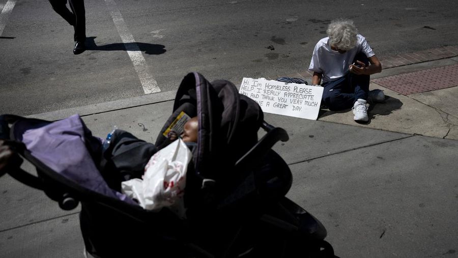 Krisis susu formula di Washington, DC, Amerika Serikat. (AFP via Getty Images/BRENDAN SMIALOWSKI)