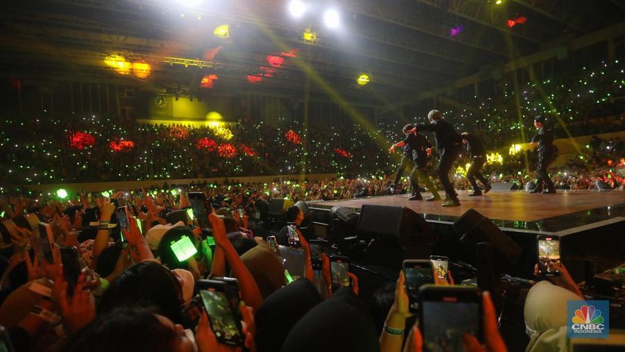 Boy band asal Korea Selatan, NCT Dream tampil dalam acara Allo Bank Festival 2022 di Istora Senayan, Jakarta, Jumat (20/5/2022). Allo Bank Festival pada hari pertama menampilkan berbagai musisi Indonesia dan Korean POP seperti NCT Dream, Raisa, Rizky Febian dan Kahitna. (CNBC Indonesia/ Andrean Kristianto)