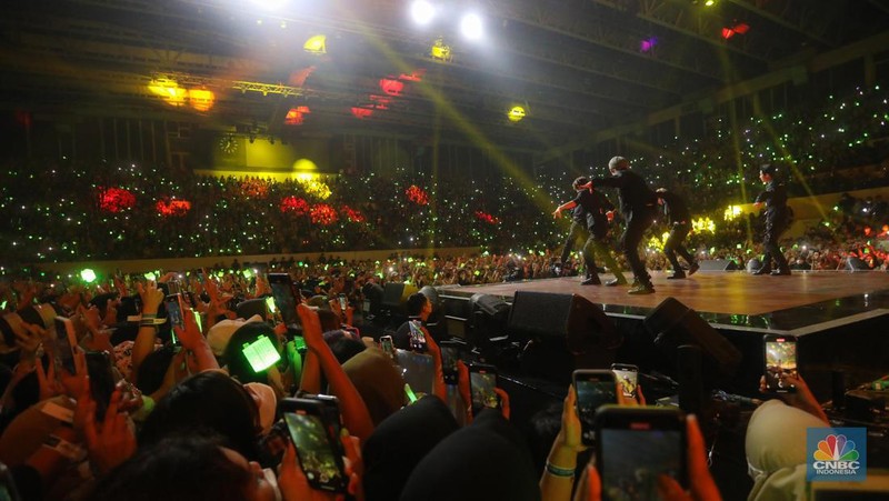 Boy band asal Korea Selatan, NCT Dream tampil dalam acara Allo Bank Festival 2022 di Istora Senayan, Jakarta, Jumat (20/5/2022). Allo Bank Festival pada hari pertama menampilkan berbagai musisi Indonesia dan Korean POP seperti NCT Dream, Raisa, Rizky Febian dan Kahitna. (CNBC Indonesia/ Andrean Kristianto)