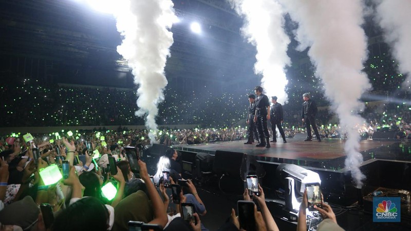 Boy band asal Korea Selatan, NCT Dream tampil dalam acara Allo Bank Festival 2022 di Istora Senayan, Jakarta, Jumat (20/5/2022). Allo Bank Festival pada hari pertama menampilkan berbagai musisi Indonesia dan Korean POP seperti NCT Dream, Raisa, Rizky Febian dan Kahitna. (CNBC Indonesia/ Andrean Kristianto)