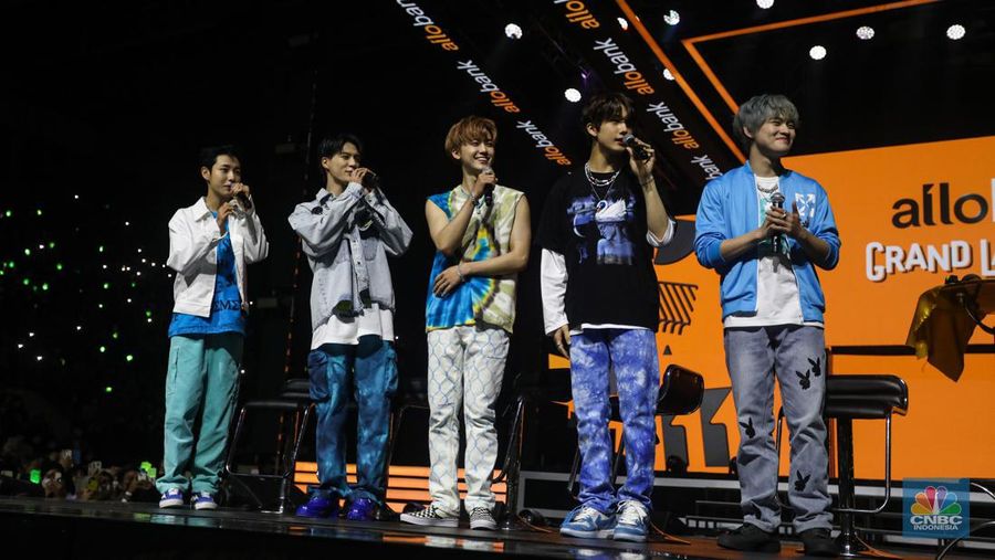 Boy band asal Korea Selatan, NCT Dream tampil dalam acara Allo Bank Festival 2022 di Istora Senayan, Jakarta, Jumat (20/5/2022). Allo Bank Festival pada hari pertama menampilkan berbagai musisi Indonesia dan Korean POP seperti NCT Dream, Raisa, Rizky Febian dan Kahitna. (CNBC Indonesia/ Andrean Kristianto)
