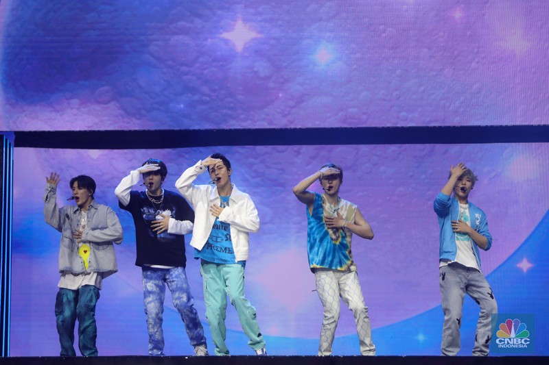 Boy band asal Korea Selatan, NCT Dream tampil dalam acara Allo Bank Festival 2022 di Istora Senayan, Jakarta, Jumat (20/5/2022). Allo Bank Festival pada hari pertama menampilkan berbagai musisi Indonesia dan Korean POP seperti NCT Dream, Raisa, Rizky Febian dan Kahitna. (CNBC Indonesia/ Andrean Kristianto)