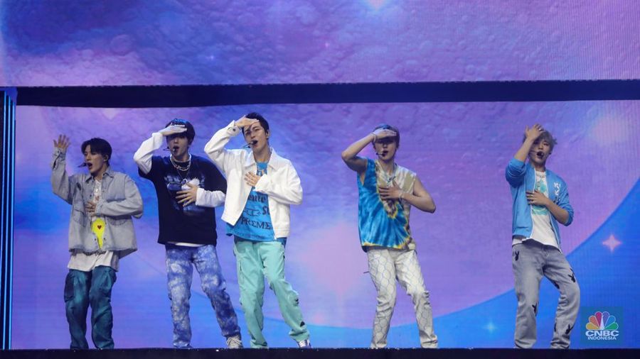 Boy band asal Korea Selatan, NCT Dream tampil dalam acara Allo Bank Festival 2022 di Istora Senayan, Jakarta, Jumat (20/5/2022). Allo Bank Festival pada hari pertama menampilkan berbagai musisi Indonesia dan Korean POP seperti NCT Dream, Raisa, Rizky Febian dan Kahitna. (CNBC Indonesia/ Andrean Kristianto)
