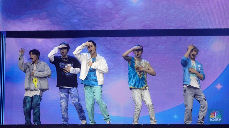 Boy band asal Korea Selatan, NCT Dream tampil dalam acara Allo Bank Festival 2022 di Istora Senayan, Jakarta, Jumat (20/5/2022). Allo Bank Festival pada hari pertama menampilkan berbagai musisi Indonesia dan Korean POP seperti NCT Dream, Raisa, Rizky Febian dan Kahitna. (CNBC Indonesia/ Andrean Kristianto)