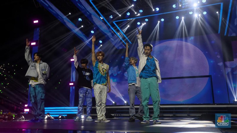 Boy band asal Korea Selatan, NCT Dream tampil dalam acara Allo Bank Festival 2022 di Istora Senayan, Jakarta, Jumat (20/5/2022). Allo Bank Festival pada hari pertama menampilkan berbagai musisi Indonesia dan Korean POP seperti NCT Dream, Raisa, Rizky Febian dan Kahitna. (CNBC Indonesia/ Andrean Kristianto)
