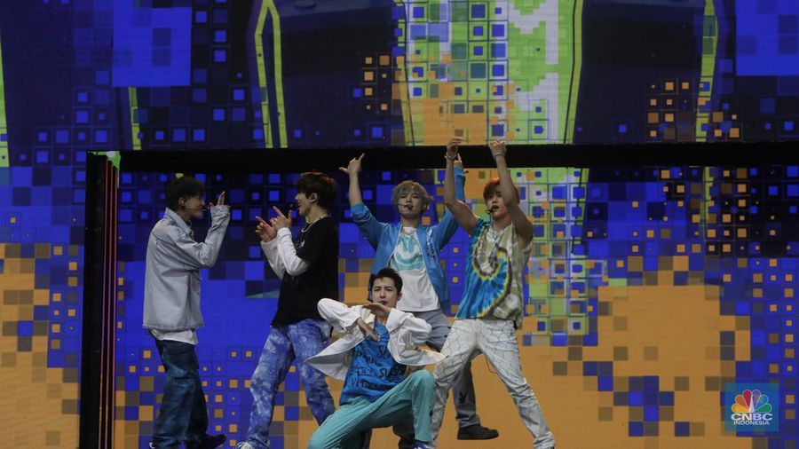 Boy band asal Korea Selatan, NCT Dream tampil dalam acara Allo Bank Festival 2022 di Istora Senayan, Jakarta, Jumat (20/5/2022). Allo Bank Festival pada hari pertama menampilkan berbagai musisi Indonesia dan Korean POP seperti NCT Dream, Raisa, Rizky Febian dan Kahitna. (CNBC Indonesia/ Andrean Kristianto)
