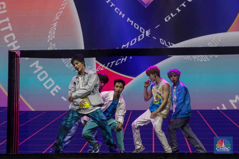 Boy band asal Korea Selatan, NCT Dream tampil dalam acara Allo Bank Festival 2022 di Istora Senayan, Jakarta, Jumat (20/5/2022). Allo Bank Festival pada hari pertama menampilkan berbagai musisi Indonesia dan Korean POP seperti NCT Dream, Raisa, Rizky Febian dan Kahitna. (CNBC Indonesia/ Andrean Kristianto)