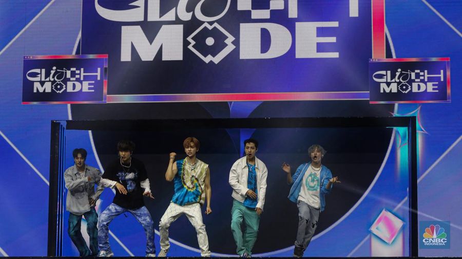 Boy band asal Korea Selatan, NCT Dream tampil dalam acara Allo Bank Festival 2022 di Istora Senayan, Jakarta, Jumat (20/5/2022). Allo Bank Festival pada hari pertama menampilkan berbagai musisi Indonesia dan Korean POP seperti NCT Dream, Raisa, Rizky Febian dan Kahitna. (CNBC Indonesia/ Andrean Kristianto)