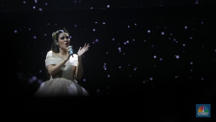 Raisa di Allo Bank Festival 2022 Raisa tampil dalam acara Allo Bank Festival 2022 di Istora Senayan, Jakarta, Jumat (20/5/2022). Allo Bank Festival pada hari pertama menampilkan berbagai musisi Indonesia dan Korean POP seperti NCT Dream, Raisa, Rizky Febian dan Kahitna. (CNBC Indonesia/ Andrean Kristianto)
