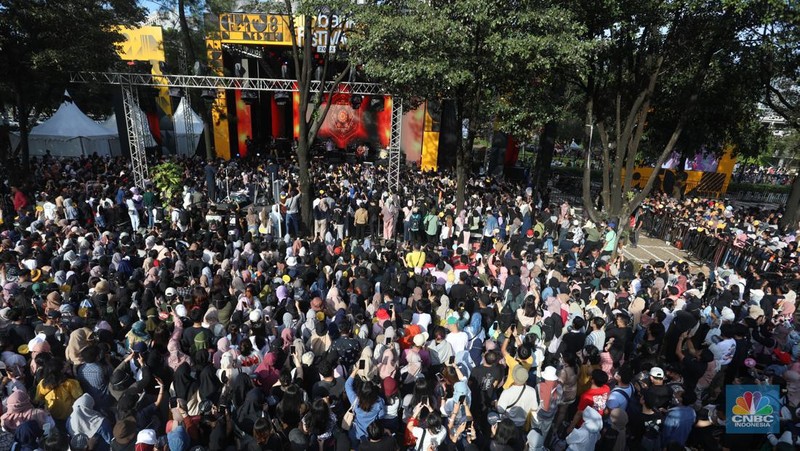 Penampilang Project Pop di Outdoor Stage Allo Bank Festival 2022, Istora Senayan, Sabtu (21/5/202). (CNBC Indonesia/Andrean Kristianto)