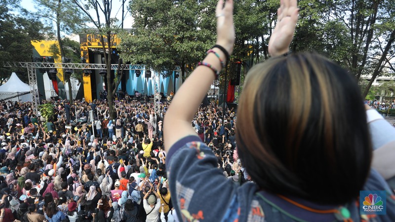 Penampilang Project Pop di Outdoor Stage Allo Bank Festival 2022, Istora Senayan, Sabtu (21/5/202). (CNBC Indonesia/Andrean Kristianto)