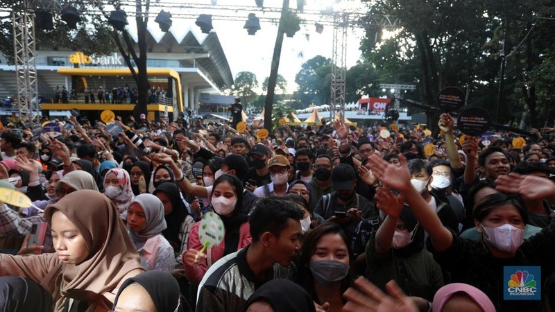 Penampilang Project Pop di Outdoor Stage Allo Bank Festival 2022, Istora Senayan, Sabtu (21/5/202). (CNBC Indonesia/Andrean Kristianto)