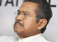Mendiang Fahmi Idris, Dari Pedagang Hingga Jadi Menteri