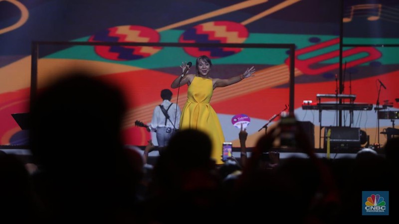 Grup band Mocca tampil dalam acara Allo Bank Festival 2022 hari ke-3 di Istora Senayan, Minggu (22/5/2022). (CNBC Indonesia/Andrean Kristianto)