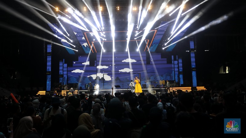 Grup band Mocca tampil dalam acara Allo Bank Festival 2022 hari ke-3 di Istora Senayan, Minggu (22/5/2022). (CNBC Indonesia/Andrean Kristianto) Grup band Mocca tampil dalam acara Allo Bank Festival 2022 hari ke-3 di Istora Senayan, Minggu (22/5/2022). (CNBC Indonesia/Andrean Kristianto)