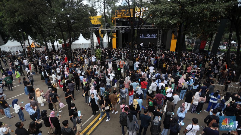 Grup band Mocca tampil dalam acara Allo Bank Festival 2022 hari ke-3 di Istora Senayan, Minggu (22/5/2022). (CNBC Indonesia/Andrean Kristianto) Grup band Mocca tampil dalam acara Allo Bank Festival 2022 hari ke-3 di Istora Senayan, Minggu (22/5/2022). (CNBC Indonesia/Andrean Kristianto)