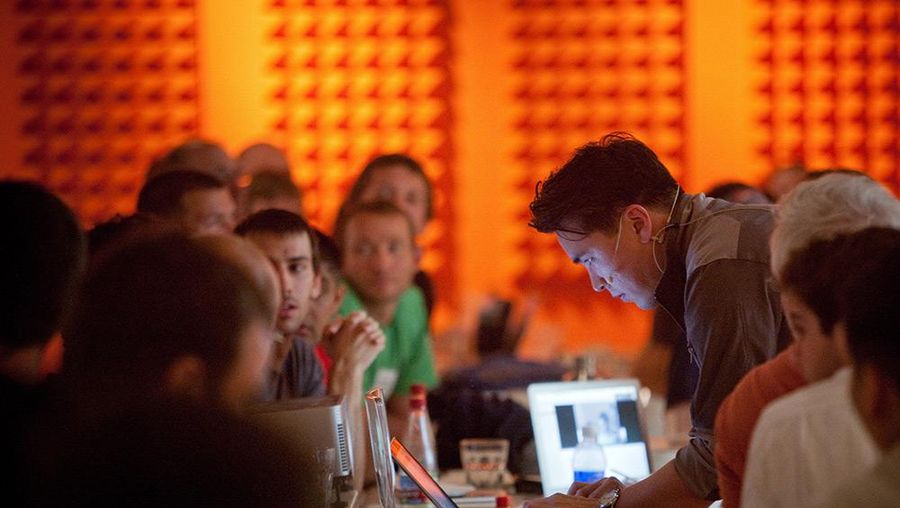 Suasana program akselerator startup Y Combinator di Silicon Valley