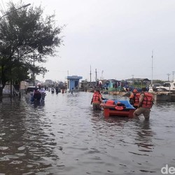 Pabrik Terendam Banjir Rob Semarang, Berapa Kerugiannya?