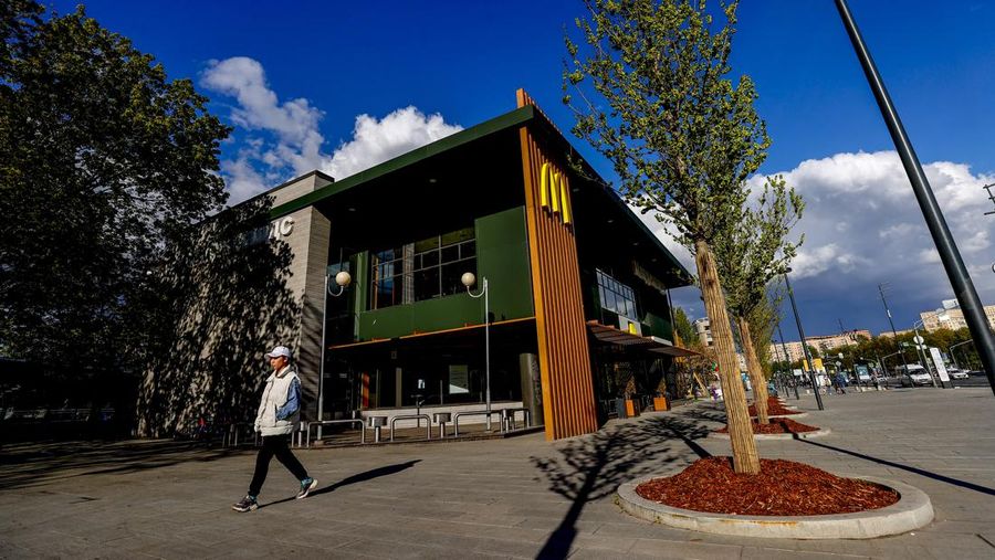 MOSCOW, RUSSIA - MAY 16: A view of McDonald's restaurant serving in the capital Moscow of Russia on May 16 2022. US fast food restaurant chain McDonald's has announced that it will exit the Russian market, where it has been operating for more than 30 years. (Photo by Sefa Karacan/Anadolu Agency via Getty Images)
