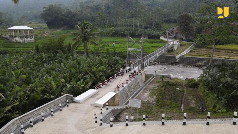 Pembangunan Jembatan Gantung di Jawa Tengah (Dok. Kementerian PUPR)