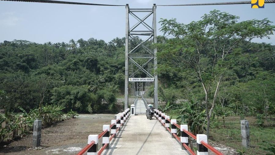 Pembangunan Jembatan Gantung di Jawa Tengah (Dok. Kementerian PUPR)