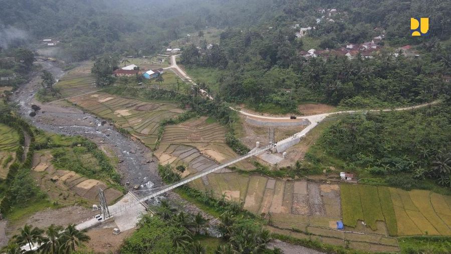 Pembangunan Jembatan Gantung di Jawa Tengah (Dok. Kementerian PUPR)