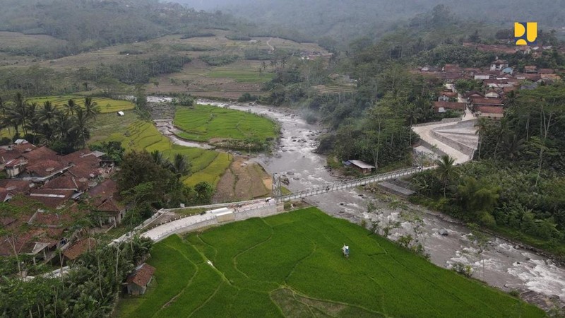 Pembangunan Jembatan Gantung di Jawa Tengah (Dok. Kementerian PUPR)