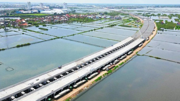 Pembangunan Tol Semarang-Demak Seksi 2 yang terintegrasi dengan Tanggul Laut Kota Semarang Pembangunan Tol Semarang-Demak Seksi 2 yang terintegrasi dengan Tanggul Laut Kota Semarang (Dok. Kementerian PUPR)