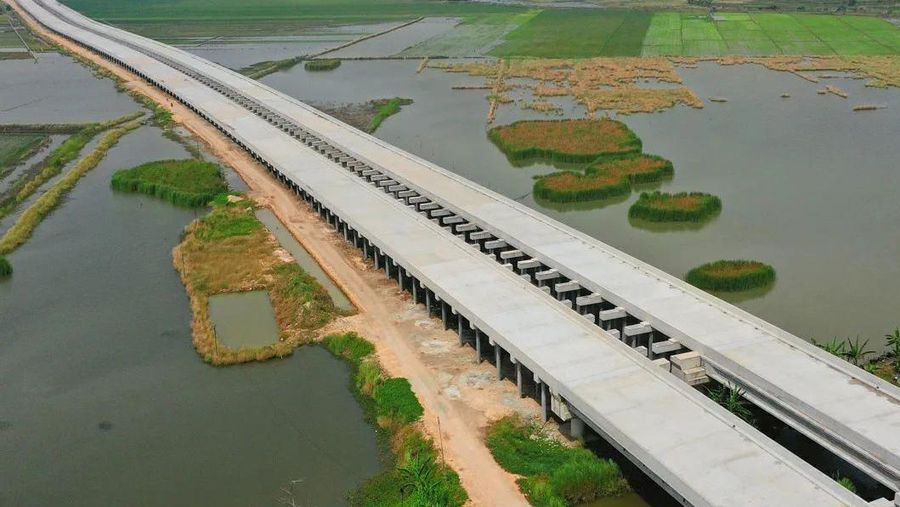 Pembangunan Tol Semarang-Demak Seksi 2 yang terintegrasi dengan Tanggul Laut Kota Semarang (Dok. Kementerian PUPR)
