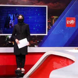 Potret Presenter TV Afghanistan yang Diwajibkan Memakai Cadar