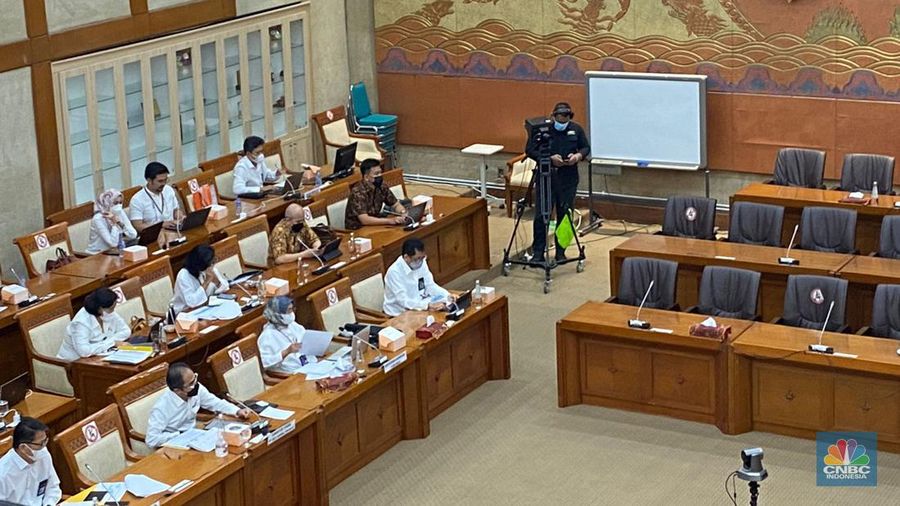 Suasana RDP Komisi VI DPR RI dan Holding BUMN Farmasi di ruang rapat Komisi VI DPR RI di Kompleks Parlemen, Senayan, Jakarta, Senin (23/5/2022). (CNBC Indonesia/ Novina Putri Bestari)