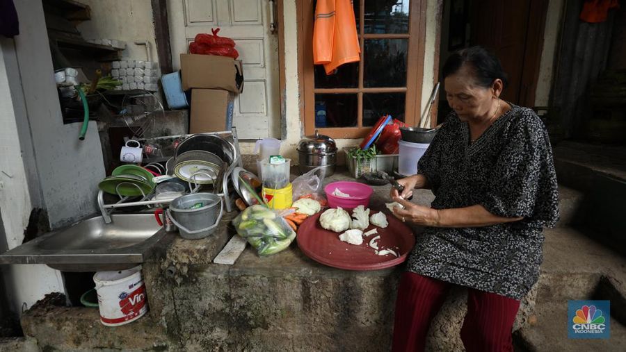 Warung kerek di Kampung Kebalen VII, Mampang Prapatan, Jakarta, Senin (23/5/2022). (CNBC Indonesia/ Tri Susilo)