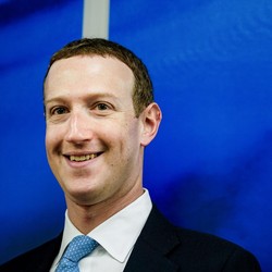Duh! Zuckerberg Pernah Acungkan Pedang ke Karyawan Facebook