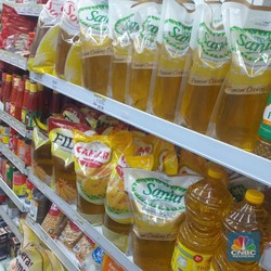 Minyak Goreng Cuma Rp 20.000! Cek di Sini