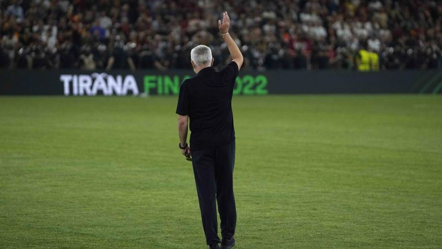 Soccer Football - Europa Conference League - Final - AS Roma v Feyenoord - Arena Kombetare, Tirana, Albania - May 25, 2022  AS Roma coach Jose Mourinho celebrates after winning the Europa Conference League Final REUTERS/Florion Goga