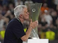 Breaking News: AS Roma Resmi Pecat Pelatih Jose Mourinho